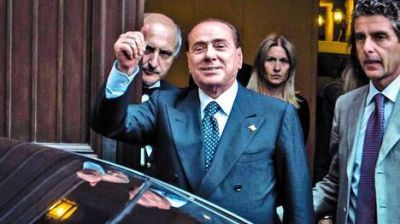 Acorralado, Berlusconi retrocede y desiste de tumbar al gobierno