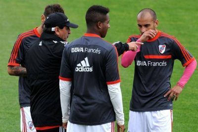 Ram�n D�az ya tiene el equipo para el supercl�sico ante Boca