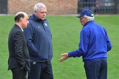 Con Riquelme a disposici�n, Bianchi sigue sumando inc�gnitas al equipo