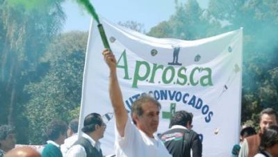 Salud: profesionales y trabajadores marcharon y ratificaron el paro