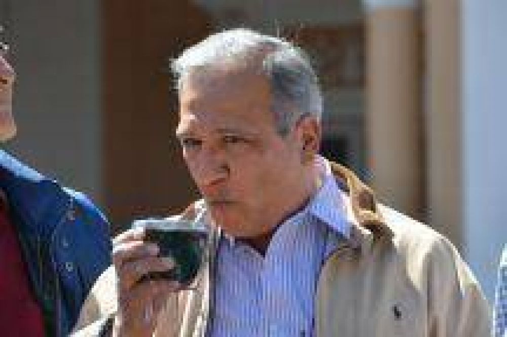 A Juan Carlos Romero se le est� haciendo muy dif�cil concretar lo que prometi� a los salte�os