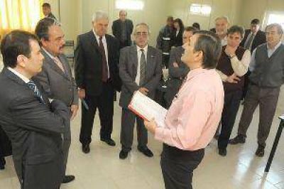 Zamora y Cameron supervisaron la construcci�n de la l�nea de 500 Kv