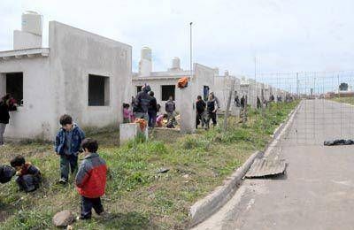Ocupan transitoriamente viviendas que est�n a medio construir en "El Martillo"