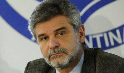 "La econom�a mejor�, no tanto la educaci�n"