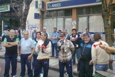 Contin�a el bloqueo en ANSES