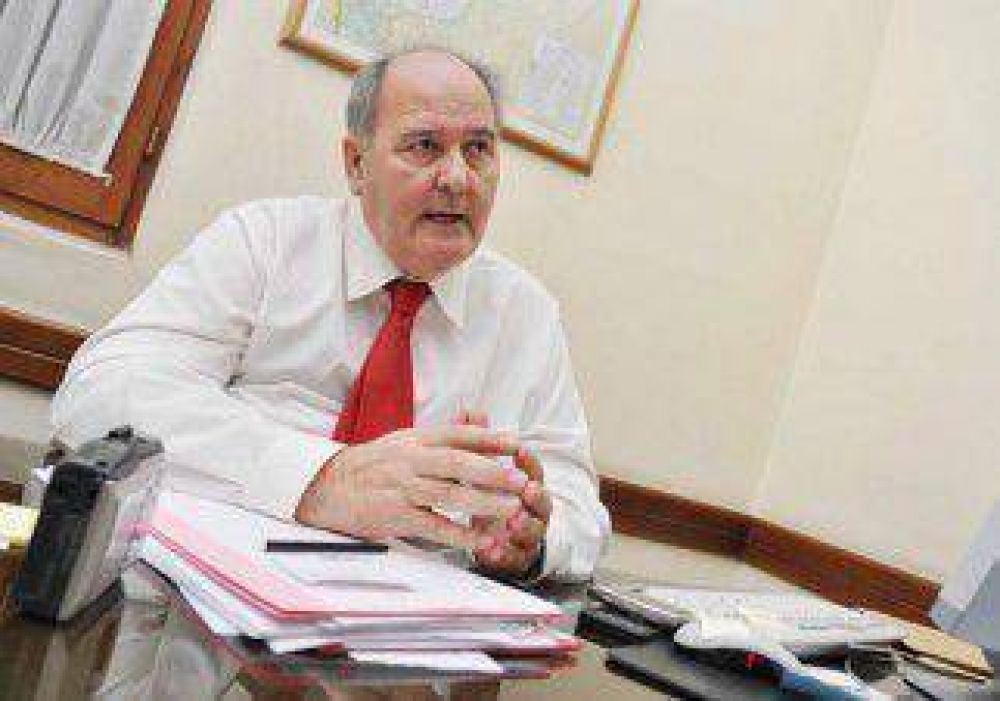Redujeron a la mitad los subsidios al desempleo 