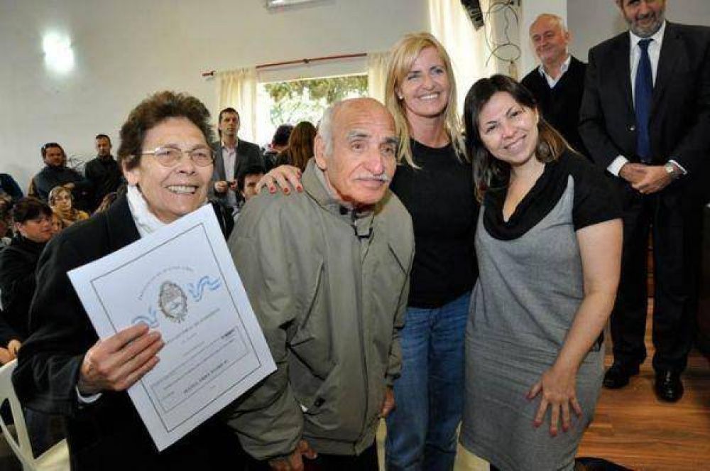 Se entregaron 136 Escrituras Sociales y se hicieron nuevos anuncios