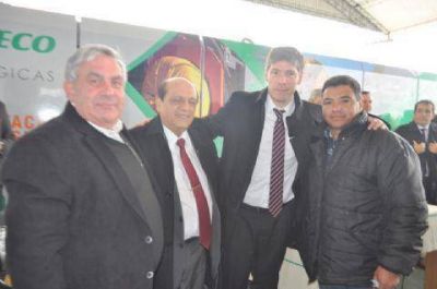 Abal Medina entreg� cami�n compactador de residuos al municipio de Salto