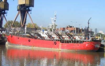 Villa Gesell: Rescatan a marineros de un barco que se hunde en altamar