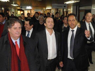 Una inauguraci�n de Scioli para la foto�y van