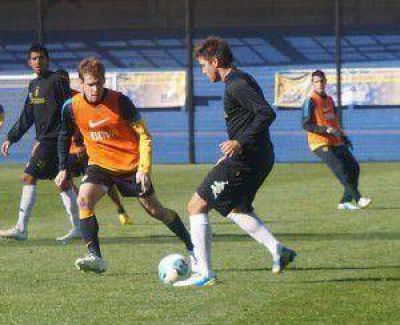 Perazzo meter� mano en el equipo titular