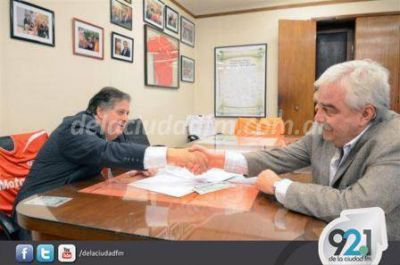Entregaron $ 500.000 para el Hospital de Pig��