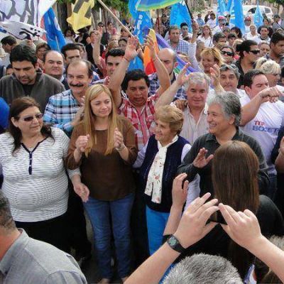 Tere Madera acompa�� la caminata de los candidatos del Frente �nico Riojano