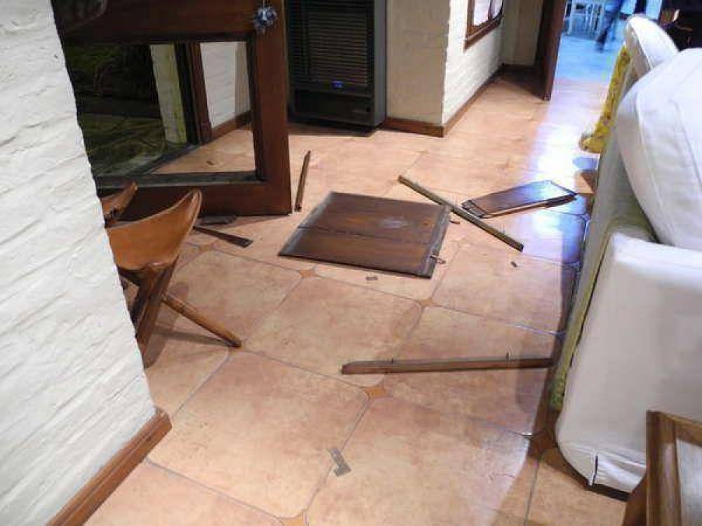 EL EDIL AGUST�N CAR�S FUE V�CTIMA DE UN ATAQUE VAND�LICO Y DE UN ACTO INTIMIDATORIO EN SU CASA
