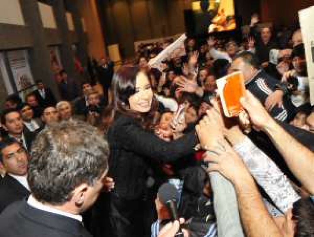 Cristina pidi� el voto y prometi� ayudar al agro