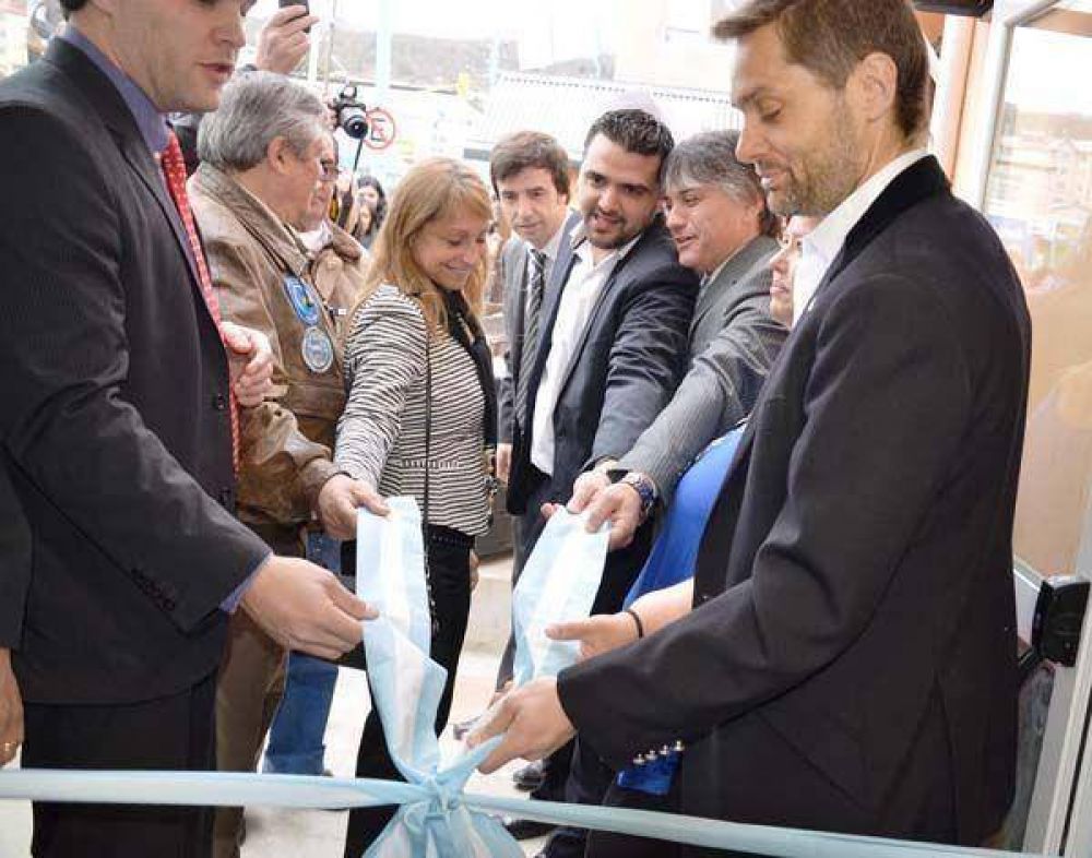 Se inaugur� formalmente el edificio legislativo �Puerto Argentino�