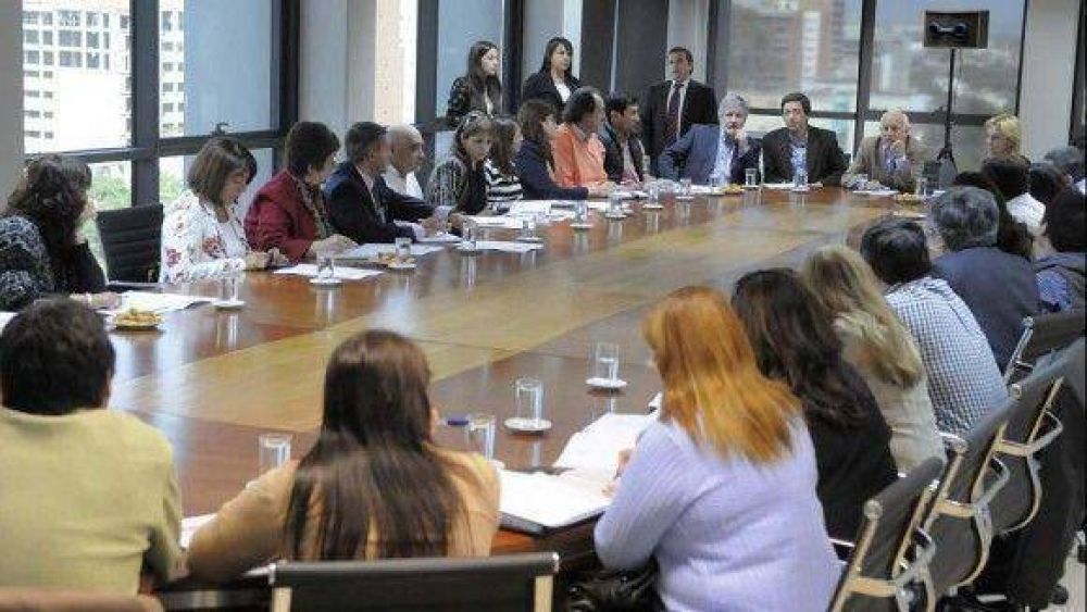 Alumnos secundarios preparan una nueva sesi�n de �Legislador por un D�a�