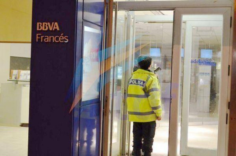 Denunci� que en una salidera de un cajero, le robaron 5 mil pesos