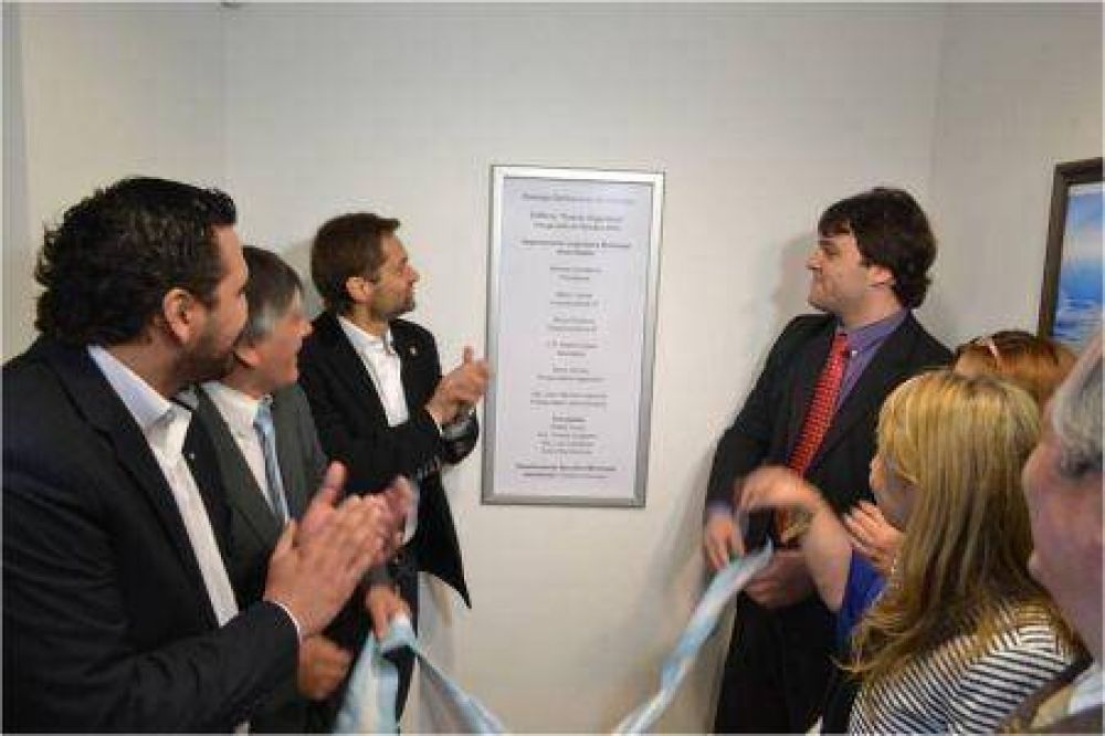 Qued� inaugurado el edificio "Puerto Argentino"