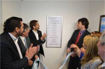 Qued� inaugurado el edificio "Puerto Argentino"