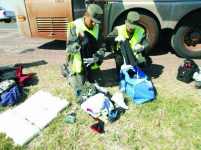Dos correntinos �mulas�atrapados en Chaco con droga en colectivo