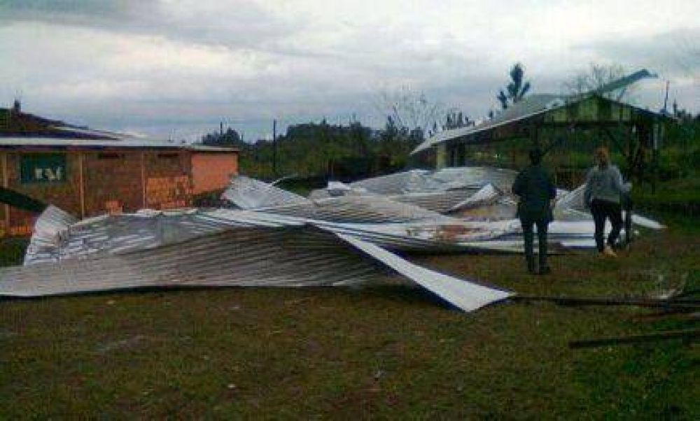 Tornado azot� El Soberbio; volaron techos y muri� parte del ganado