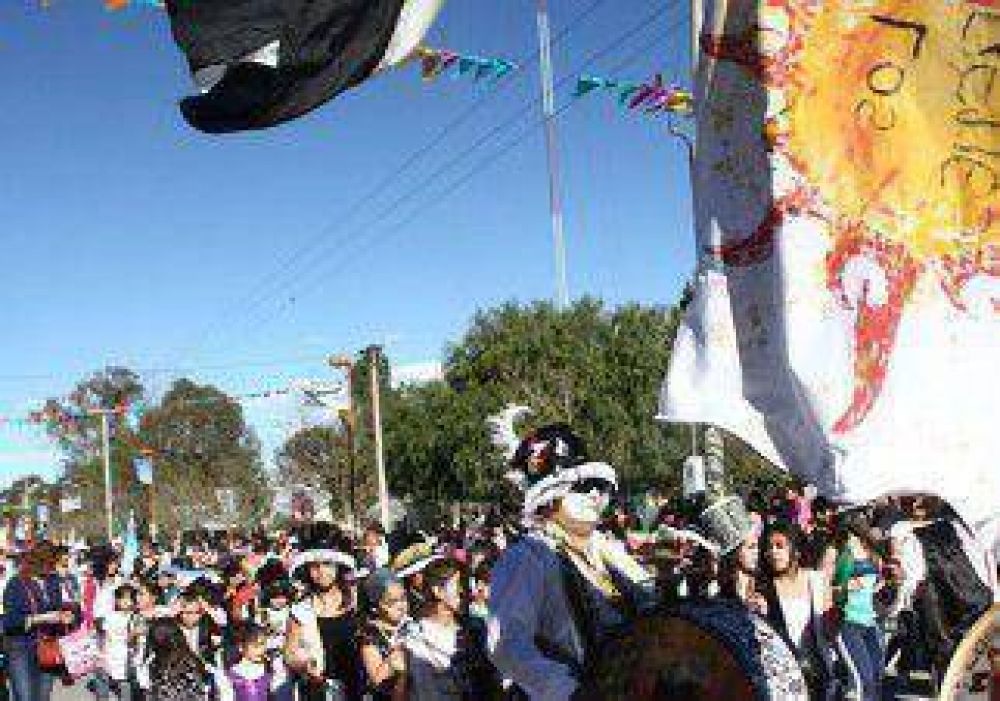 Miles de cipole�os salieron a las calles para festejar el cumplea�os de su ciudad