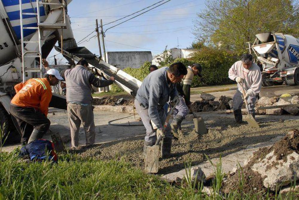 Contin�a el mejorado de la v�a p�blica