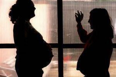 Alquiler de vientres: buscan una ley para registrar a los bebes gestados en el extranjero