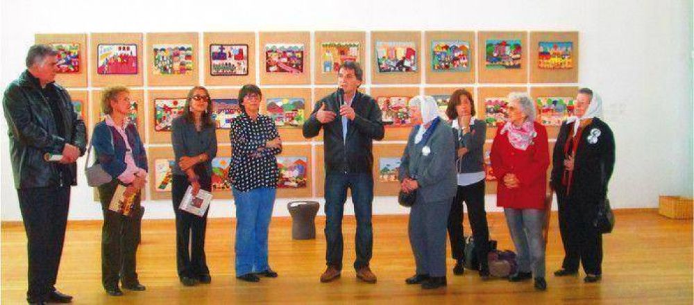 Se inaugur� la muestra "Retazos testimoniales. Arpilleras de Chile y otras latitudes" en el Parque de la Memoria