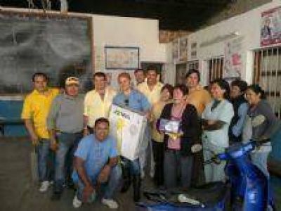El Diputado Alfredo Olmedo don� ventiladores y nebulizadores a centros de salud de Or�n
