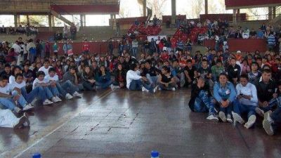 Cientos de j�venes debatieron sobre identidad y comunicaci�n