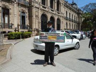 Solo frente al due�o de Tucum�n