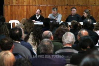Los municipales destituyeron a Quinteiro