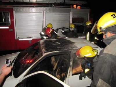 Volvieron los "quemacoches" a Bragado: incendiaron dos autos