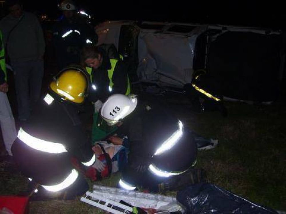 Volc� una camioneta en la ruta 5: hay dos heridos, uno es polic�a de la DDI Pehuaj�