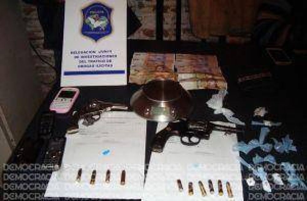 Jun�n: secuestran armas de fuego y estupefacientes