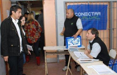 M�s de 800 alumnos de la EST N� 3 Solano recibieron su netbook a trav�s de ANSES