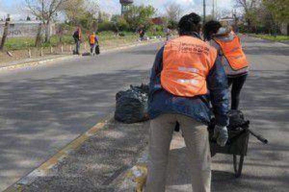 Limpian accesos claves de Lomas