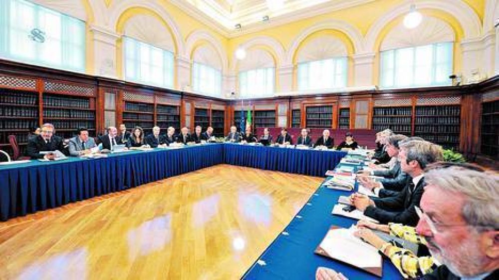 Berlusconi qued� a un paso de ser expulsado del Senado
