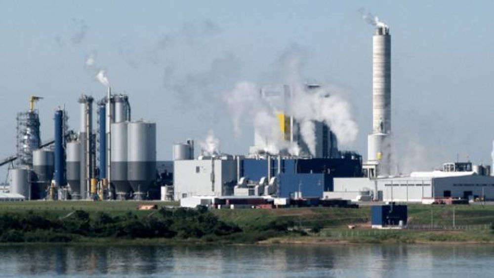 En medio del conflicto por la ex Botnia, avanza en Uruguay la instalaci�n de una nueva pastera
