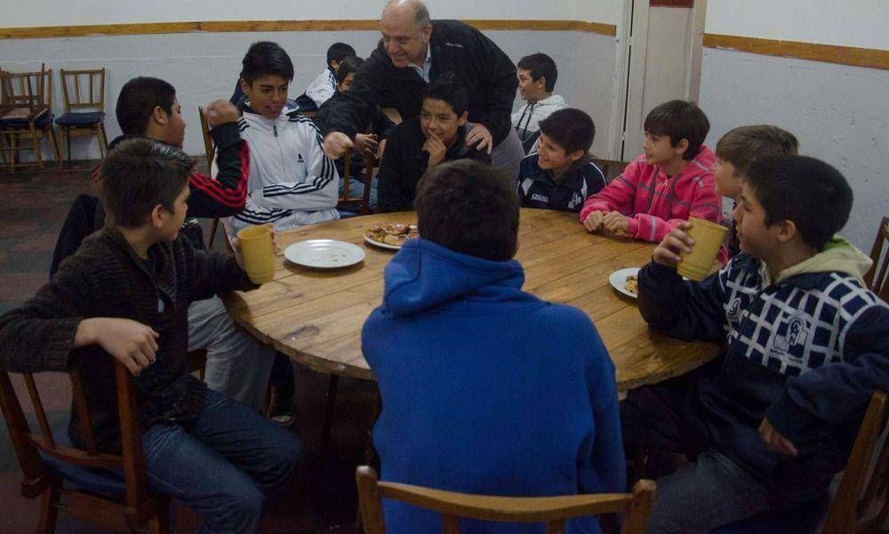 Ferro particip� de una jornada de promoci�n de la salud en el Club Naci�n