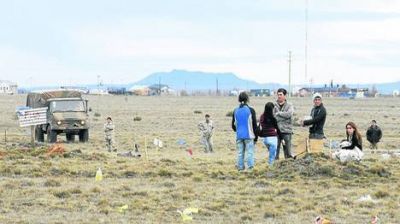 Desalojan las tierras y admiten que actu� el Ej�rcito