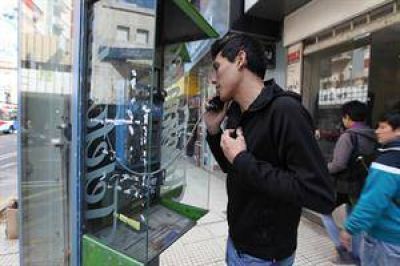 Los tel�fonos p�blicos, en la cuenta regresiva hacia su desaparici�n