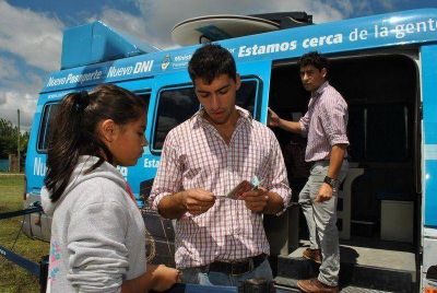 Vecinos de Abasto, Los Hornos, San Carlos, Villa Elvira y Arana tramitaran el Nuevo DNI