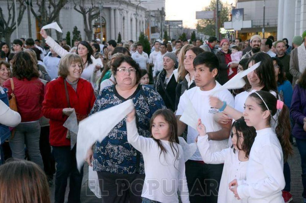 Gran convocatoria en la Marcha por la Paz