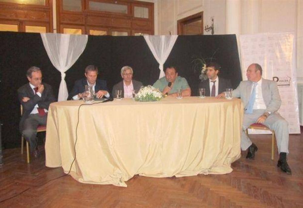 Se realiz� una charla en el Sal�n Blanco organizada por el Hospital Juan C. Ar�mburu
