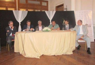 Se realiz� una charla en el Sal�n Blanco organizada por el Hospital Juan C. Ar�mburu