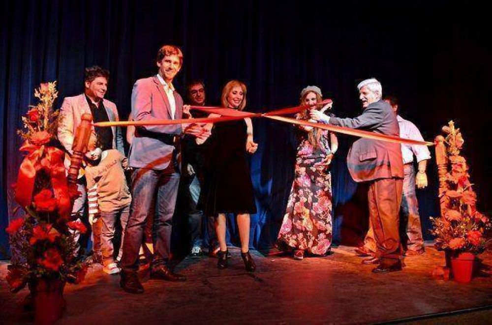 El Municipio de San Fernando inaugur� el nuevo Teatro Martinelli