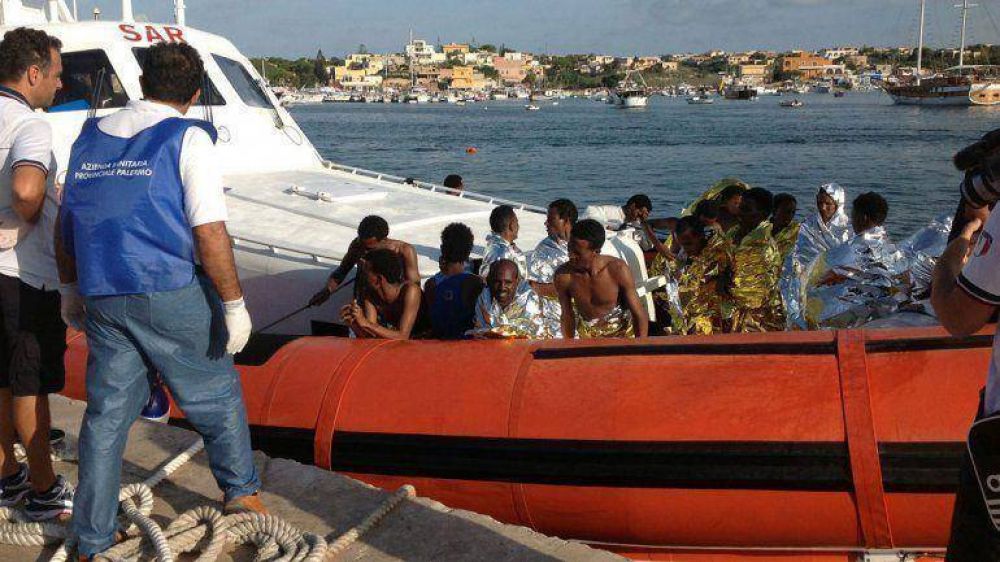 Italia: hallan 16 cuerpos de inmigrantes que naufragaron en Lampedusa